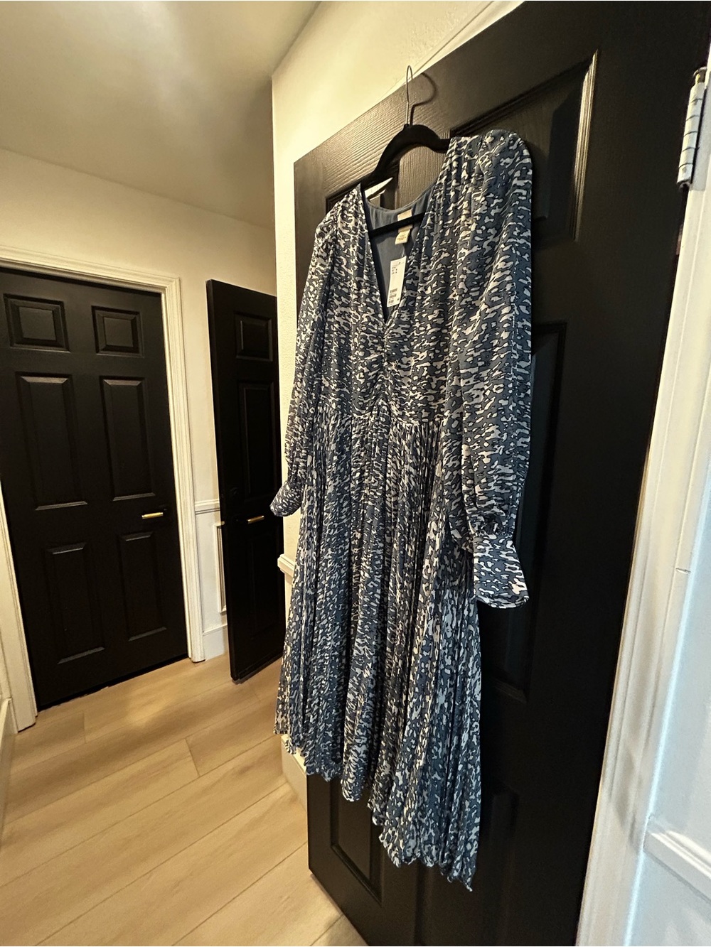 H&M Blue and White Long Sleeve Printed Midi Dress